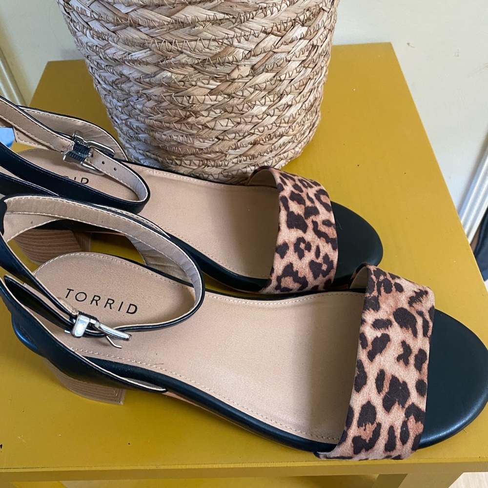 NWT size 10W Torrid animal print heels